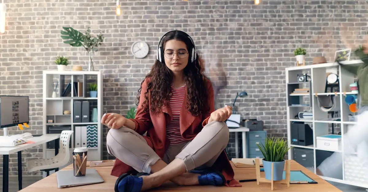 Yoga auf dem Stuhl: Mehr Flexibilität im Büro und Zuhause